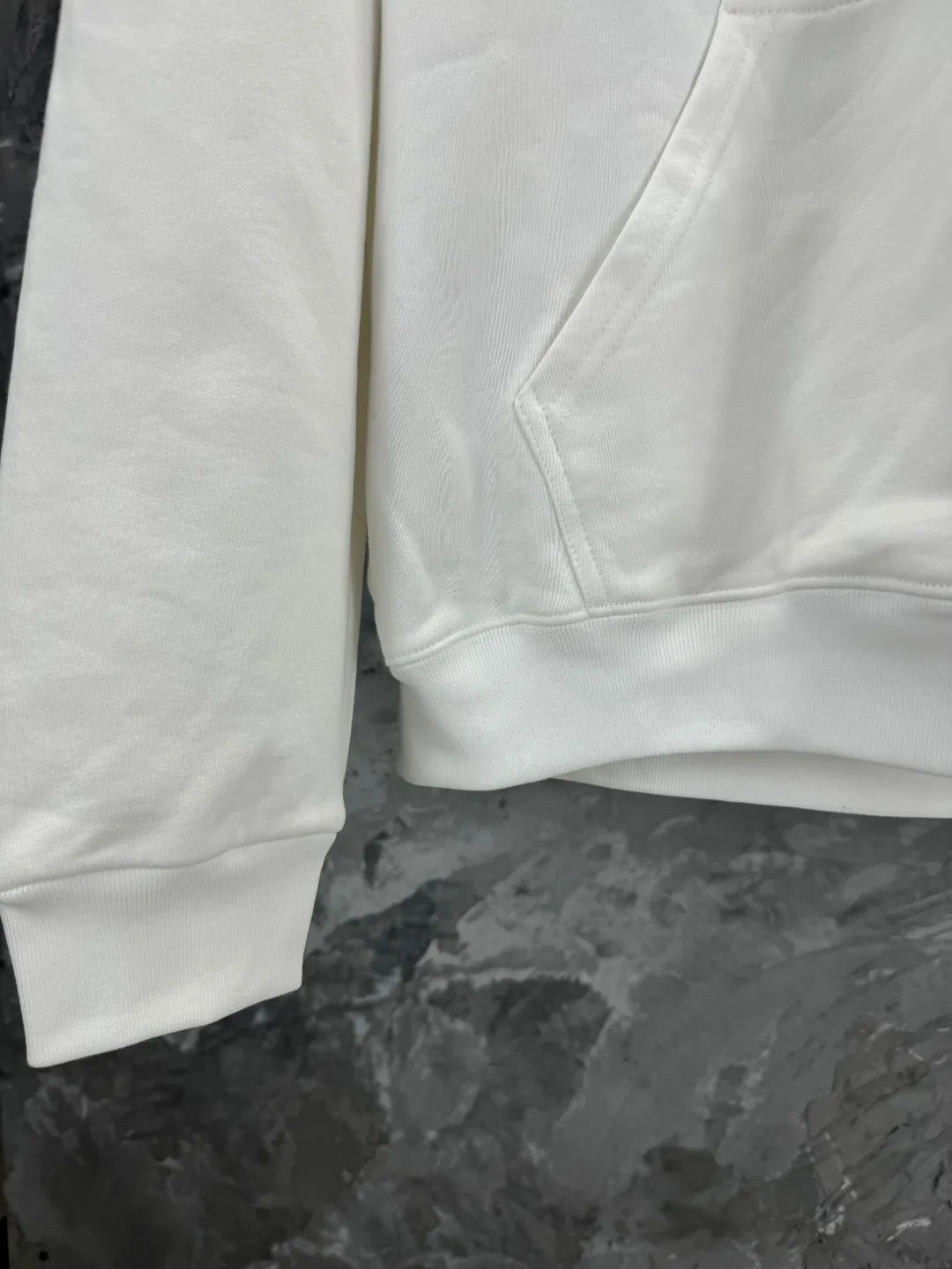 BALENCI*GA New Arrival Balenciaxx . . . 460g Same Style -Color：Black White -SIZE：Xs S M L 8957#